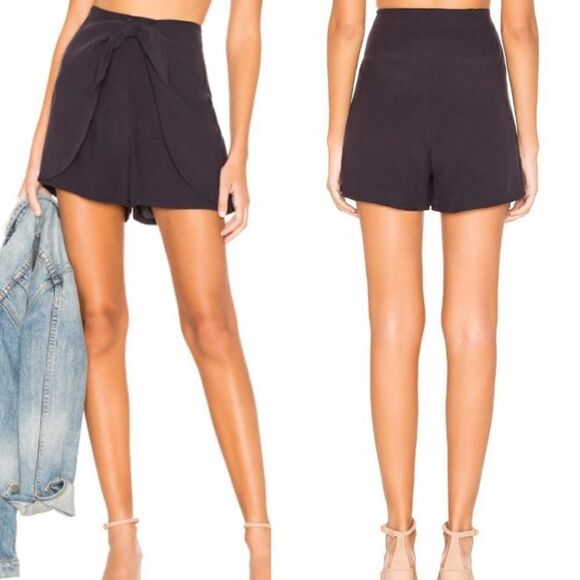 NWT MSRP $88 cupcakes and cashmere Raven Satin Back Shorts Women's Size 6 - Picture 2 of 8